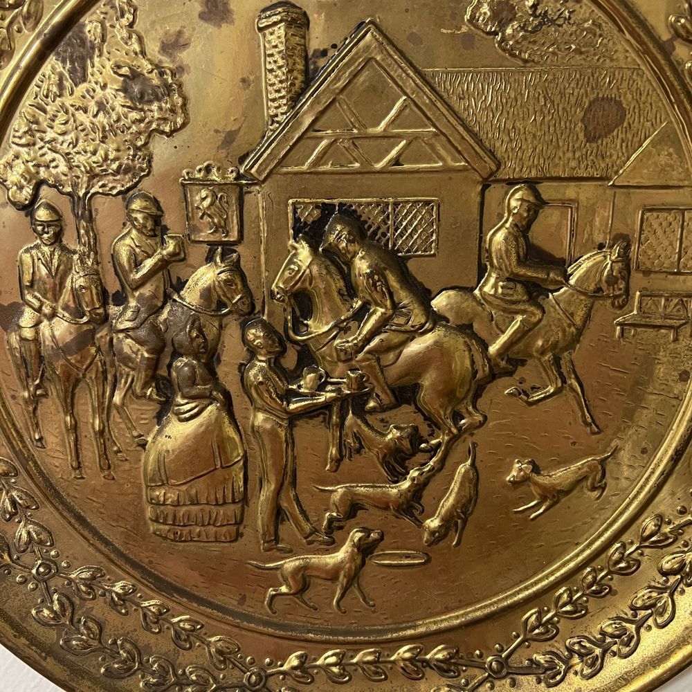 Vintage Brass Wall Plate English Fox Hunt Scene Decorative Round Embossed Art - Picture 2 of 4
